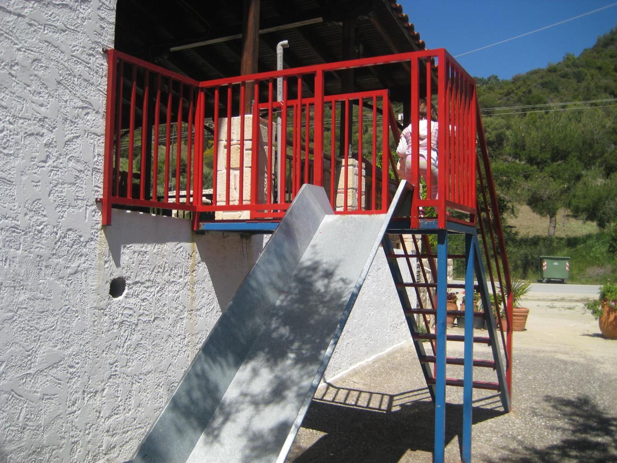 Petradaki Apartments Mola Kalyva Exterior photo