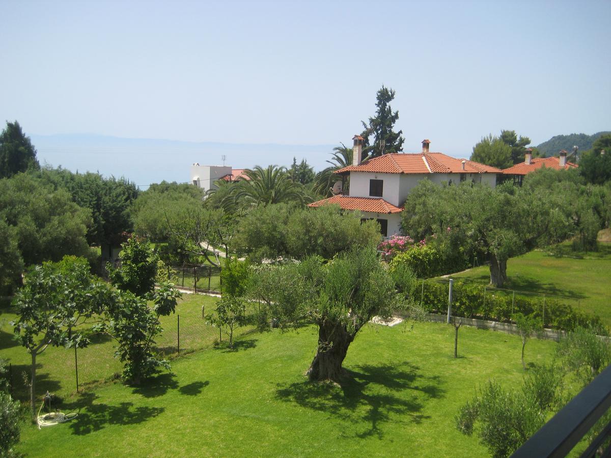Petradaki Apartments Mola Kalyva Exterior photo